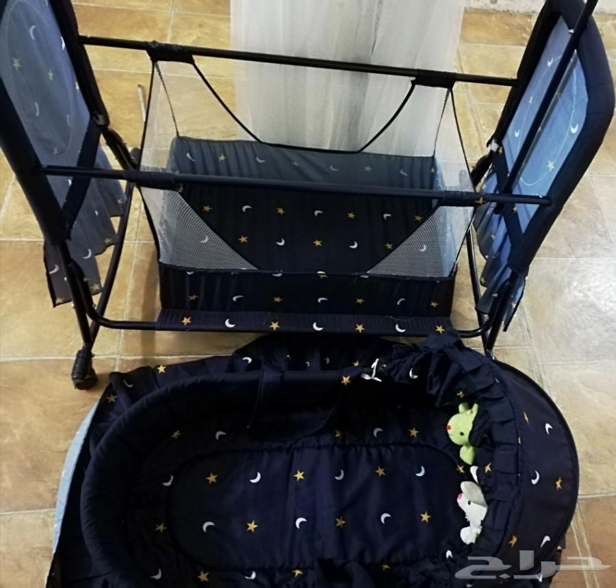 سرير أطفال هزاز مستخدم و نظيف (هندول)