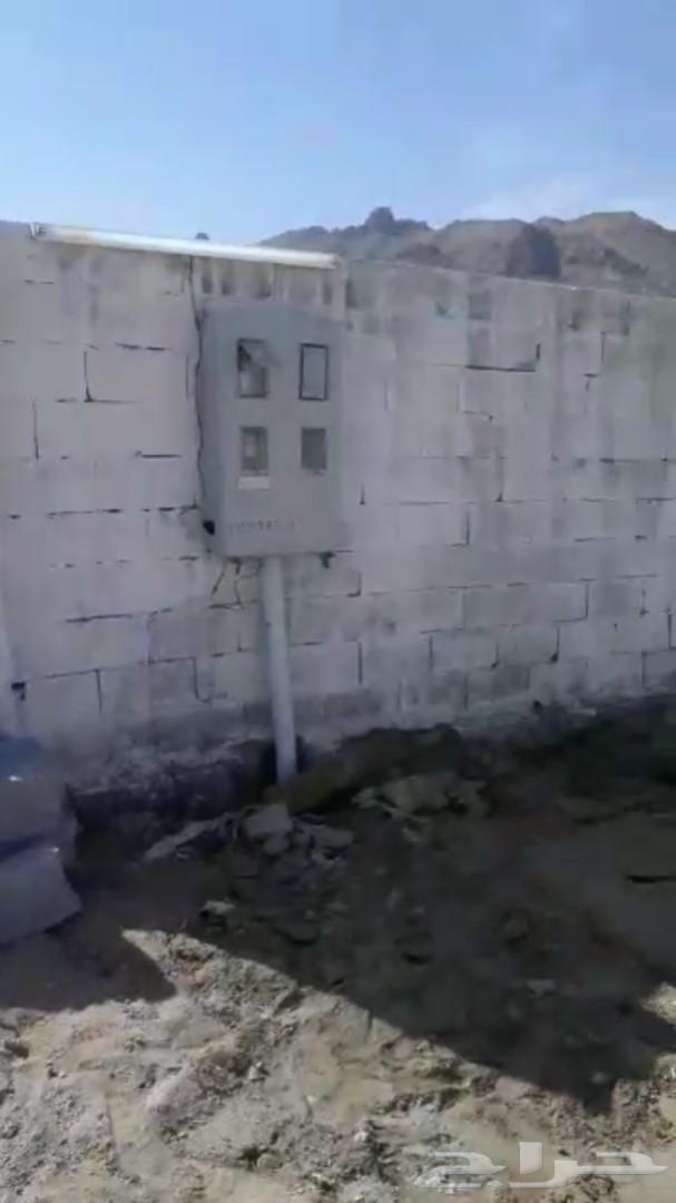 حوش للبيع او الا يجار يوجد به عداد كهرباء