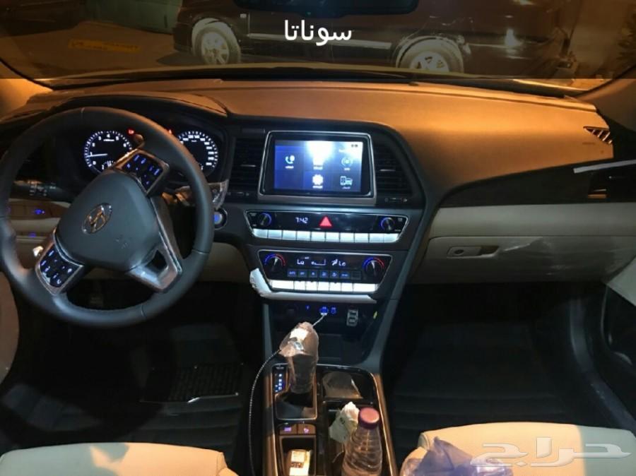 دعاسات وارضيات 5D للسيارات