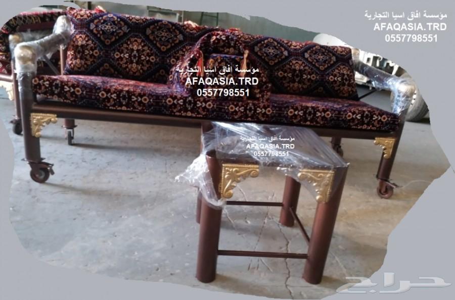 كراسي حديد للجلسات الخارجية والحدايق