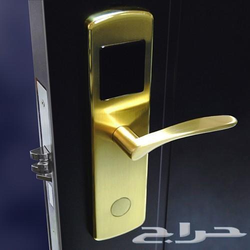 أقفال وكوالين الفنادق وموفرات الكهرباء