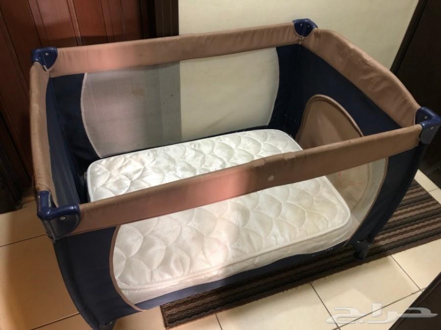سرير أطفال بحالة ممتازة (مرتية مجانا)