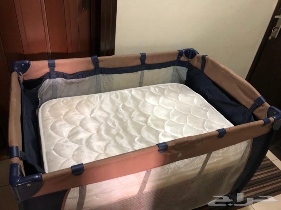 سرير أطفال بحالة ممتازة (مرتية مجانا)