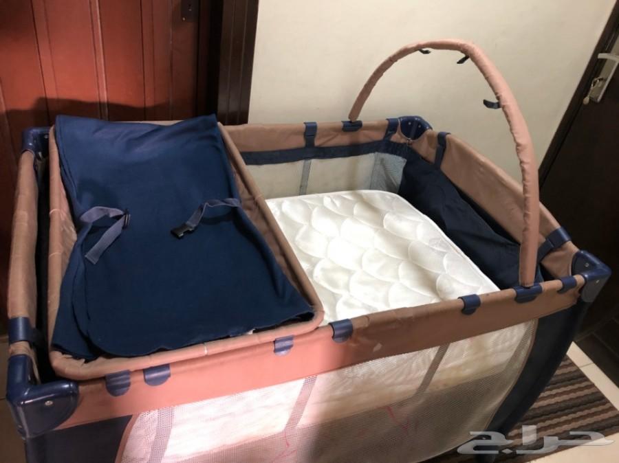 سرير أطفال بحالة ممتازة (مرتية مجانا)