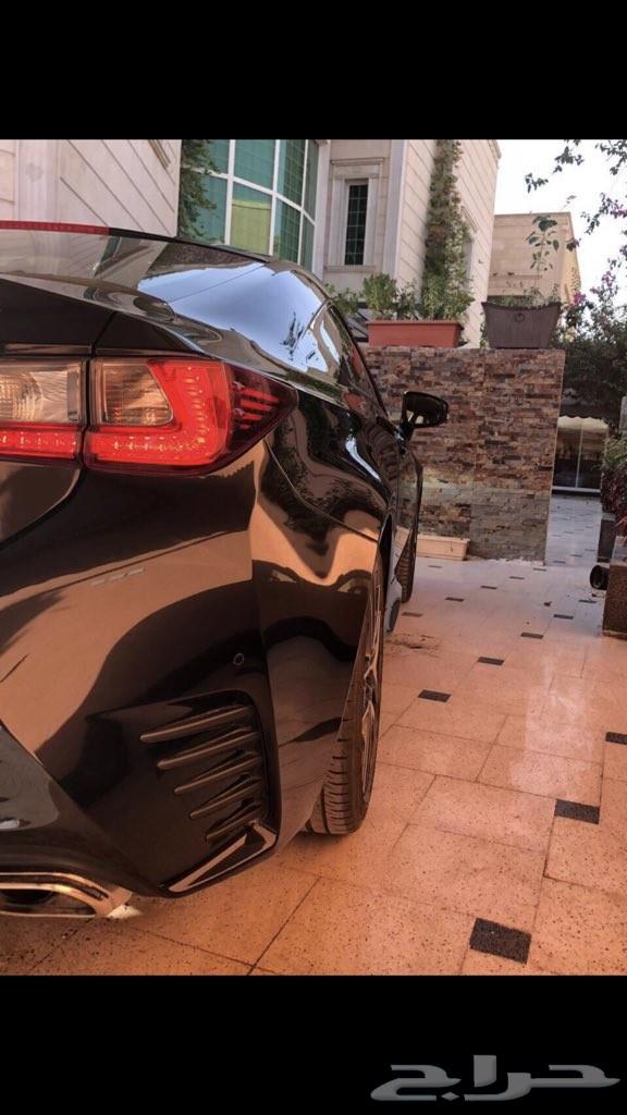 لكسز RCF350 2016 بحالة الوكالة - فل ممشى قليل