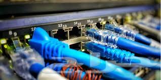 متخصصون في كاميرات المراقبة وشبكات الانترنت