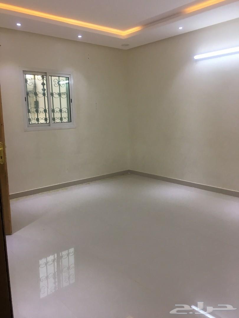 دور أرضي للإيجار بحي البيان