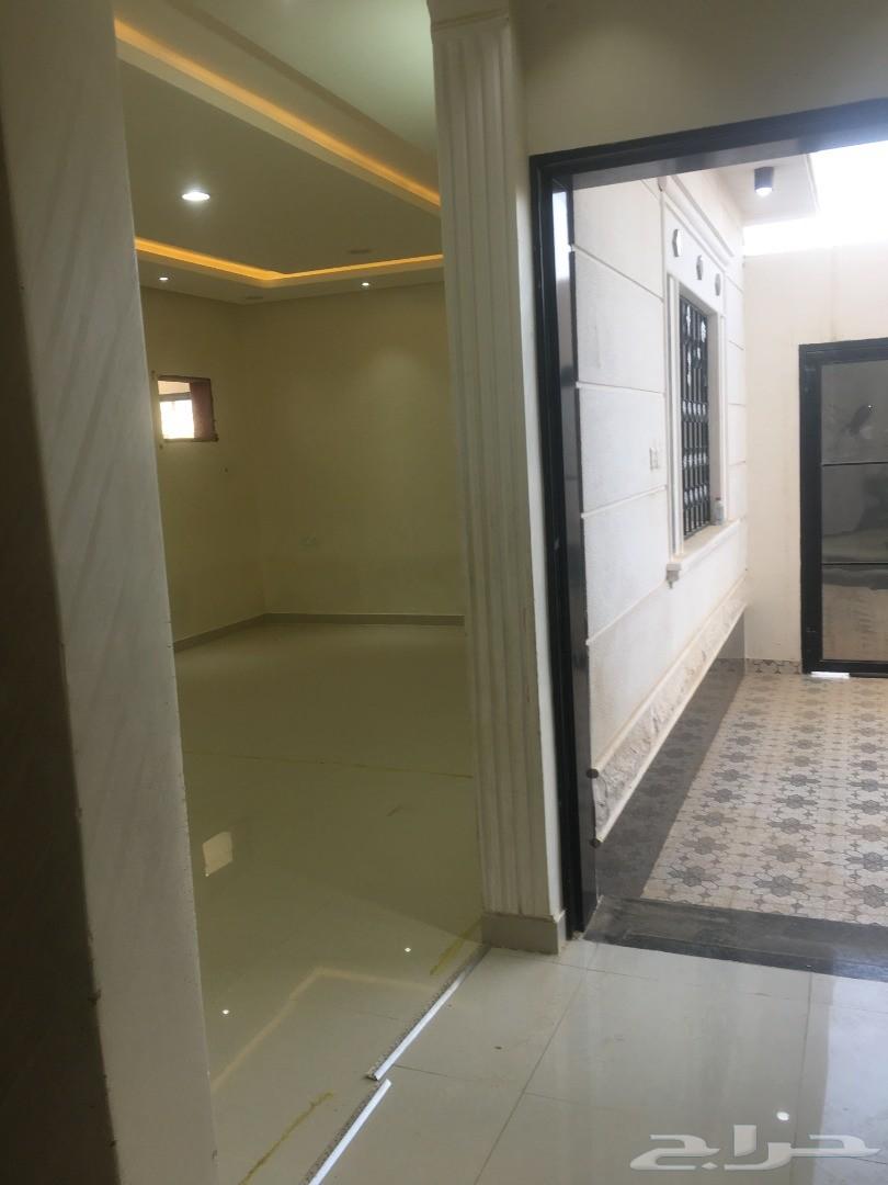 دور أرضي للإيجار بحي البيان