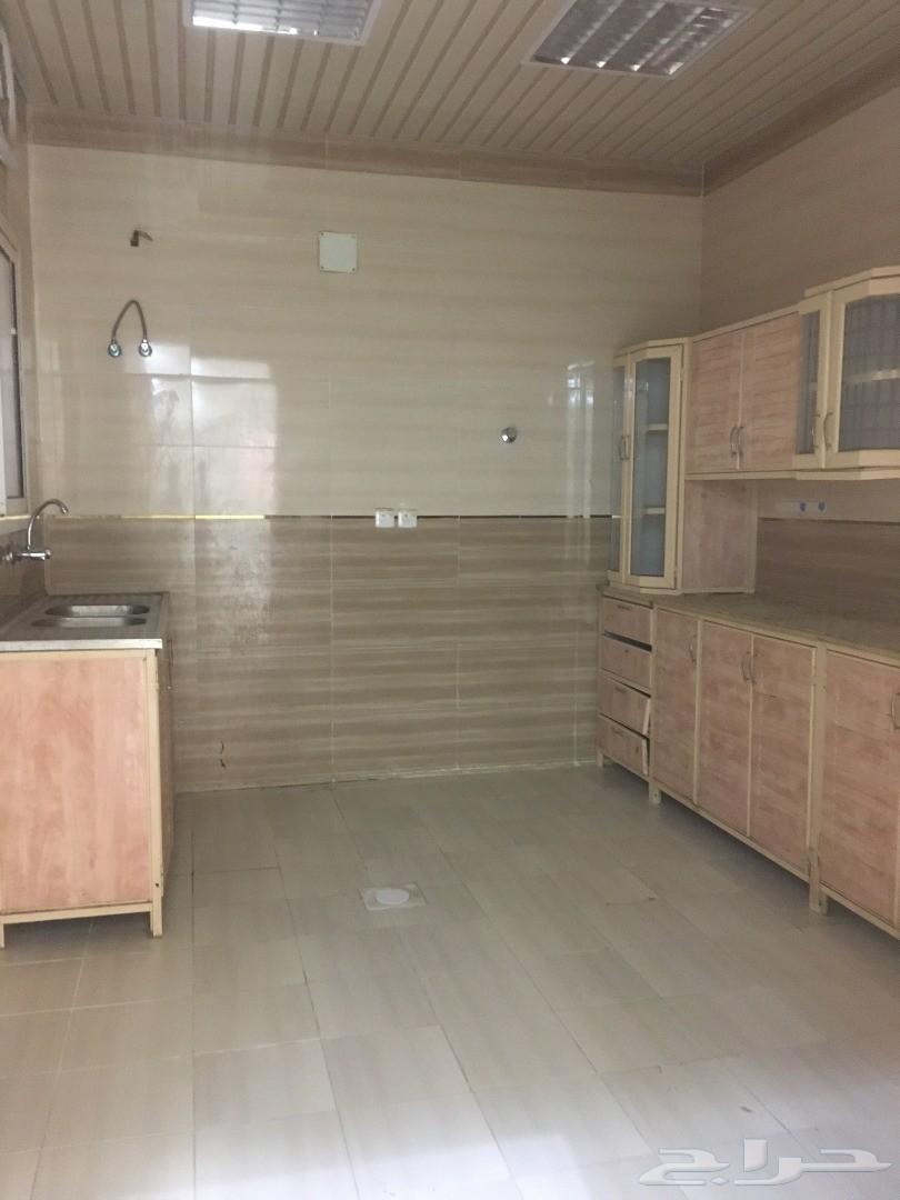 دور أرضي للإيجار بحي البيان