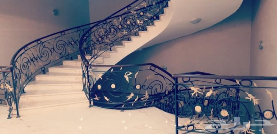للبيع فيلا و3 شقق بالوسام 1 فاخرة بالطائف