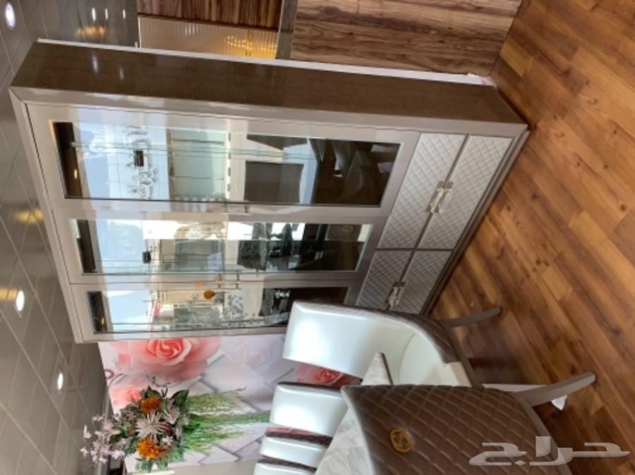 طاولة طعام مودرن 2019 مع بوفيه ودولاب