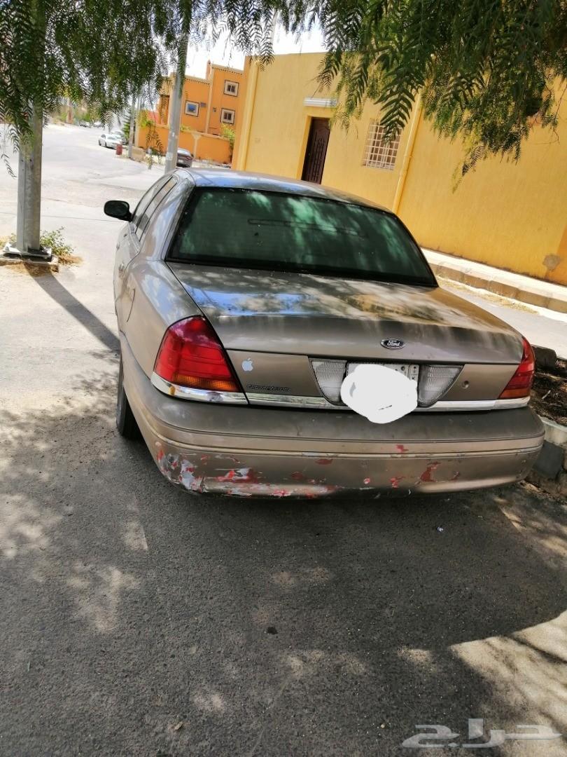 فورد فكتوريا نظيفة 2001