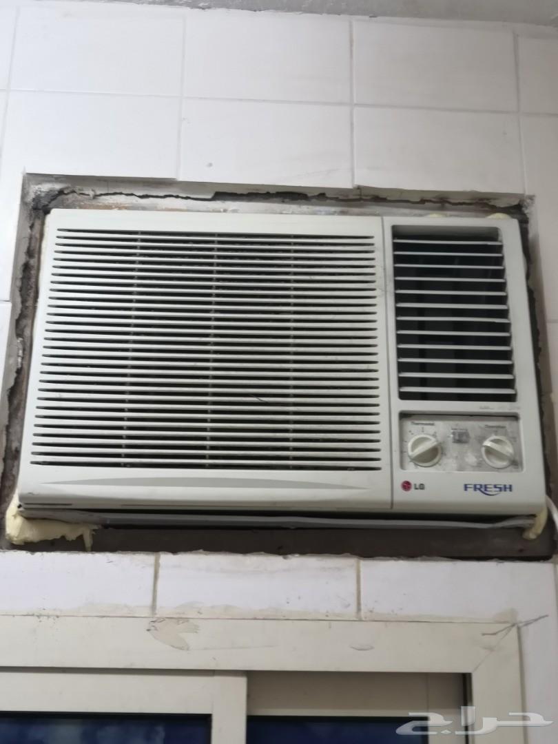 اثاث مستعمل للبيع ثلاجة وفرن وثلاث مكيفات