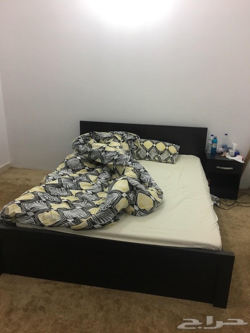 سرير ومرتبة وتسريحة وكنبة للبيع