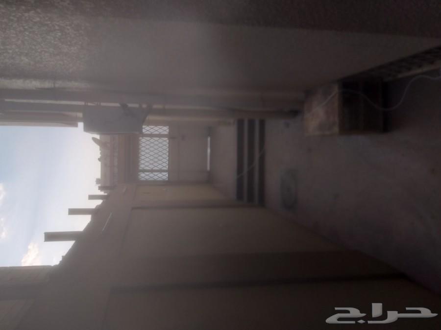فرصة سريعا عمارة تجارية عبارة عن معارض وشقق