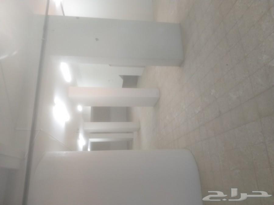 فرصة سريعا عمارة تجارية عبارة عن معارض وشقق