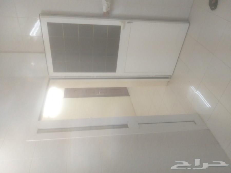 فرصة سريعا عمارة تجارية عبارة عن معارض وشقق