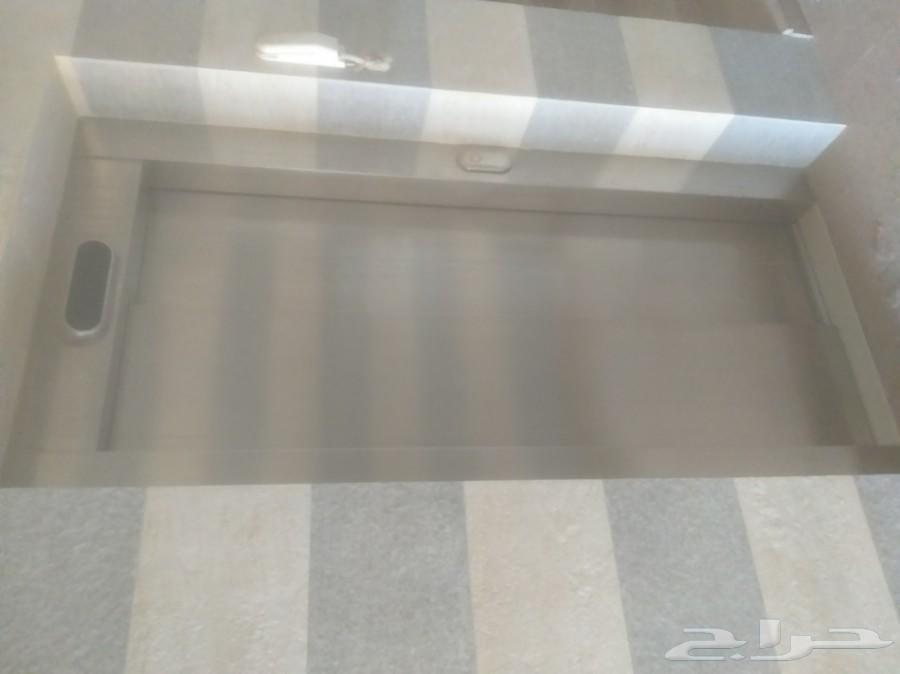 فرصة سريعا عمارة تجارية عبارة عن معارض وشقق