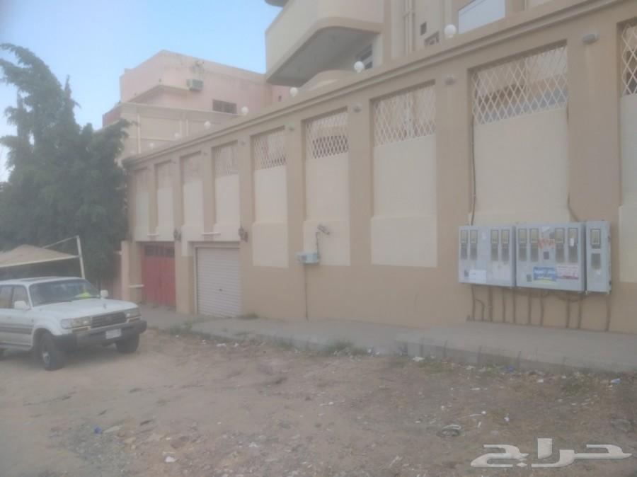 فرصة سريعا عمارة تجارية عبارة عن معارض وشقق