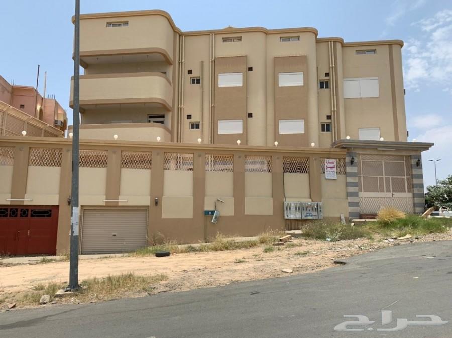 فرصة سريعا عمارة تجارية عبارة عن معارض وشقق