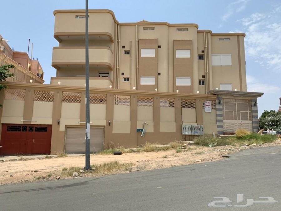 فرصة سريعا عمارة تجارية عبارة عن معارض وشقق