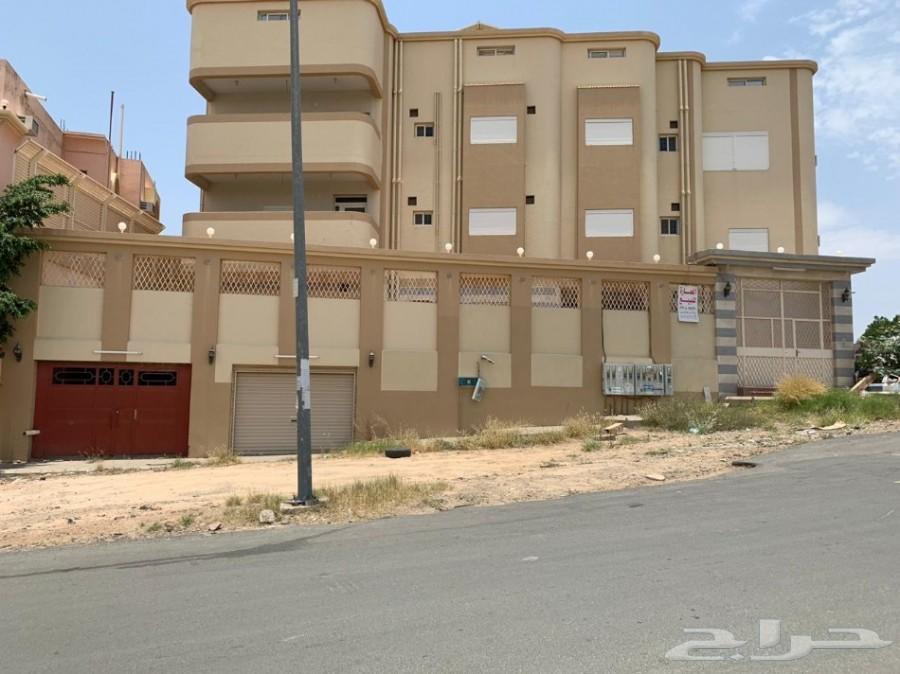 فرصة سريعا عمارة تجارية عبارة عن معارض وشقق