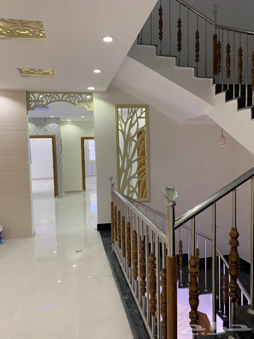 للبيع فيلا فخمة بوسام1 بمصعد وأسقف فرنسية