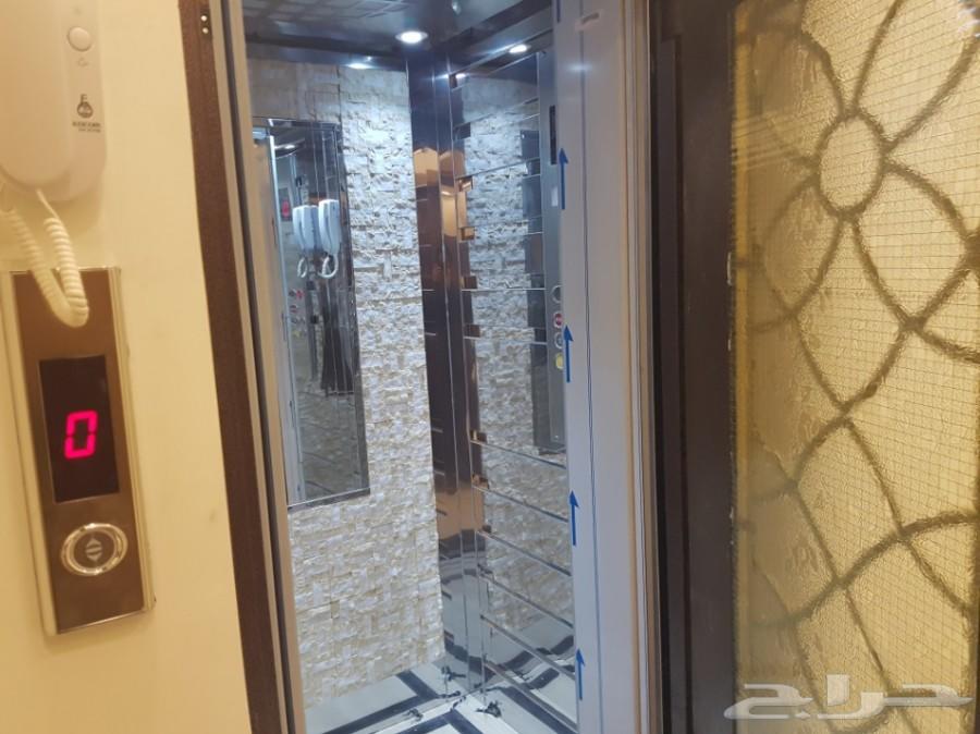 للبيع فيلا فخمة بوسام1 بمصعد وأسقف فرنسية