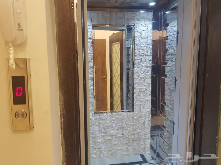 للبيع فيلا فخمة بوسام1 بمصعد وأسقف فرنسية