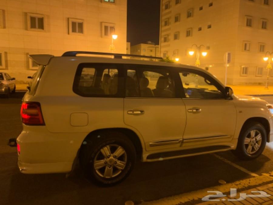 جيب لاندكروزر 2011