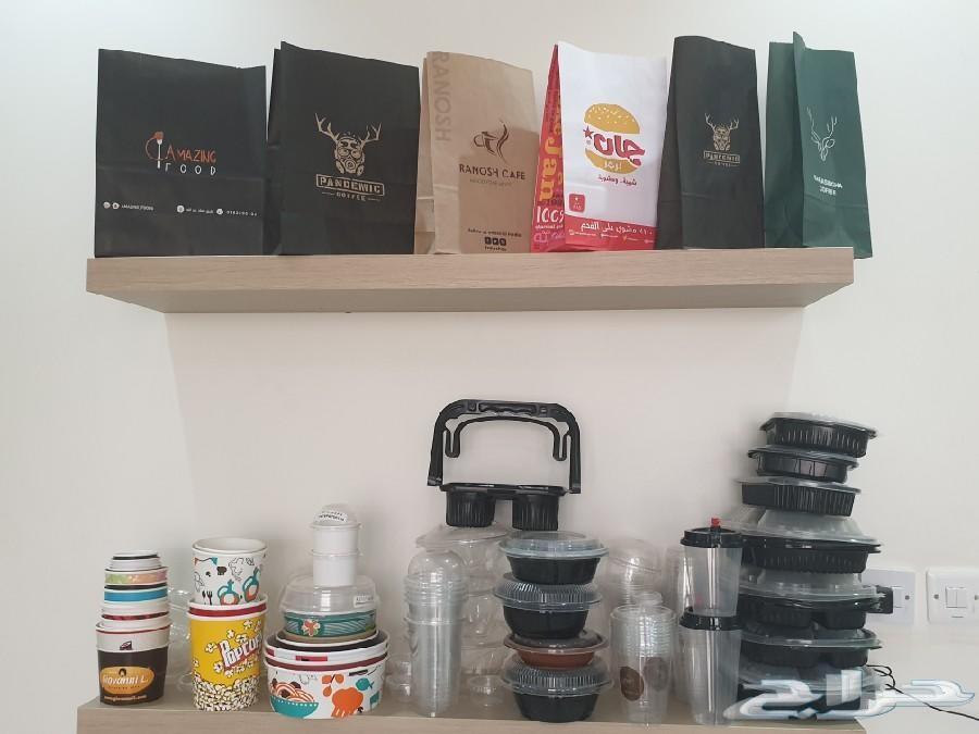 نطبع جميع المناديل والكاسات وورق الساندويتش