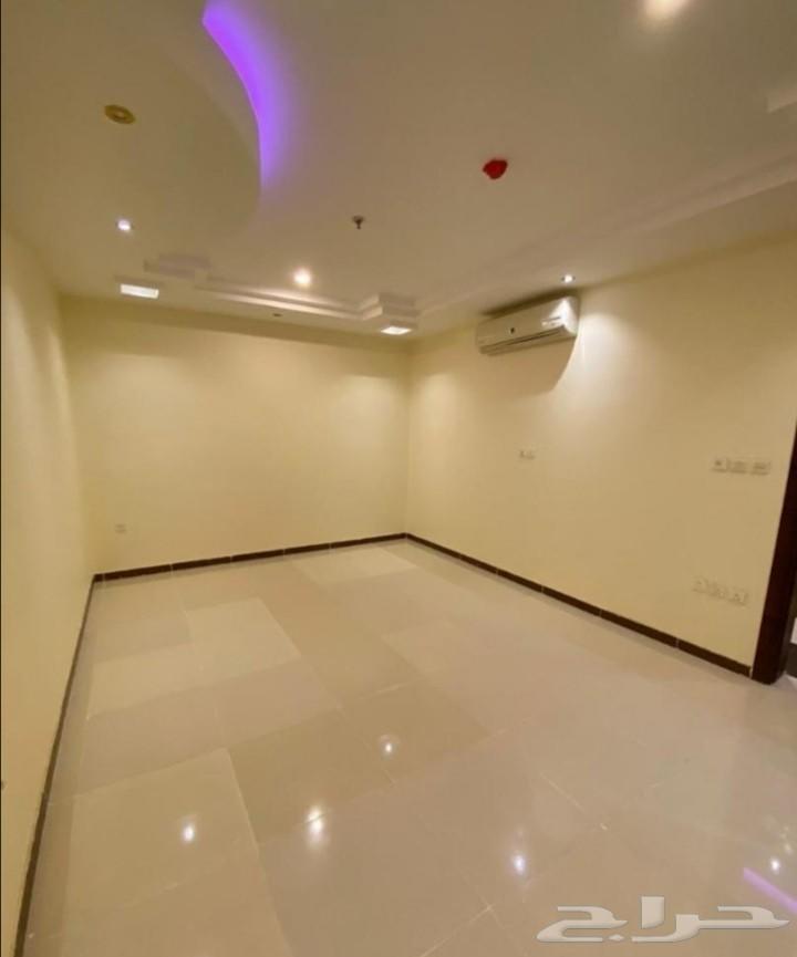 شقق عزاب للايجار (عمارة جديدة)