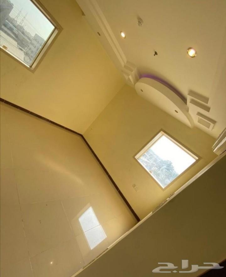 شقق عزاب للايجار (عمارة جديدة)