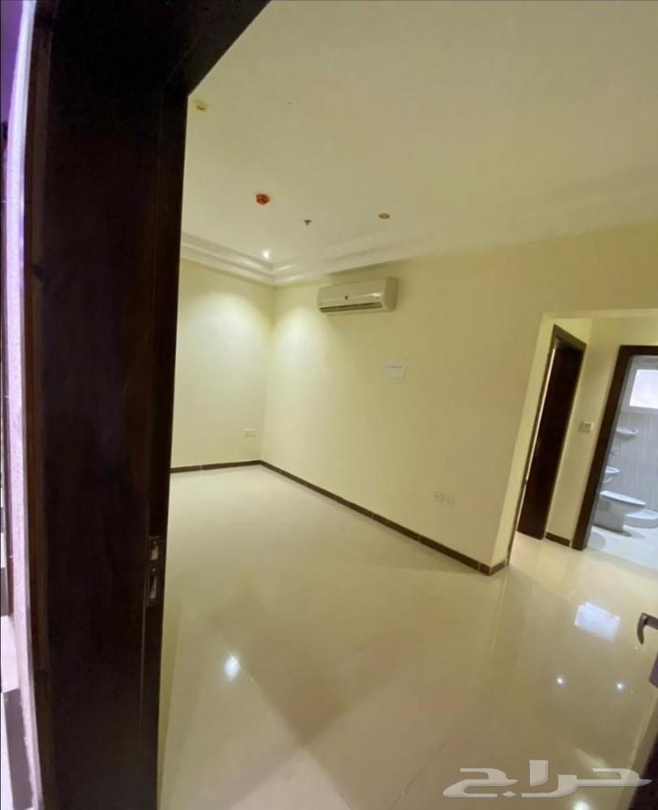 شقق عزاب للايجار (عمارة جديدة)