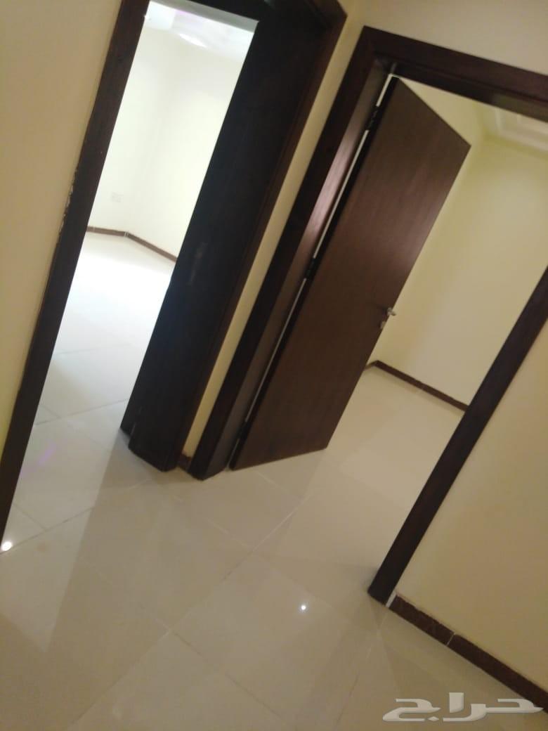 شقق عزاب للايجار (عمارة جديدة)