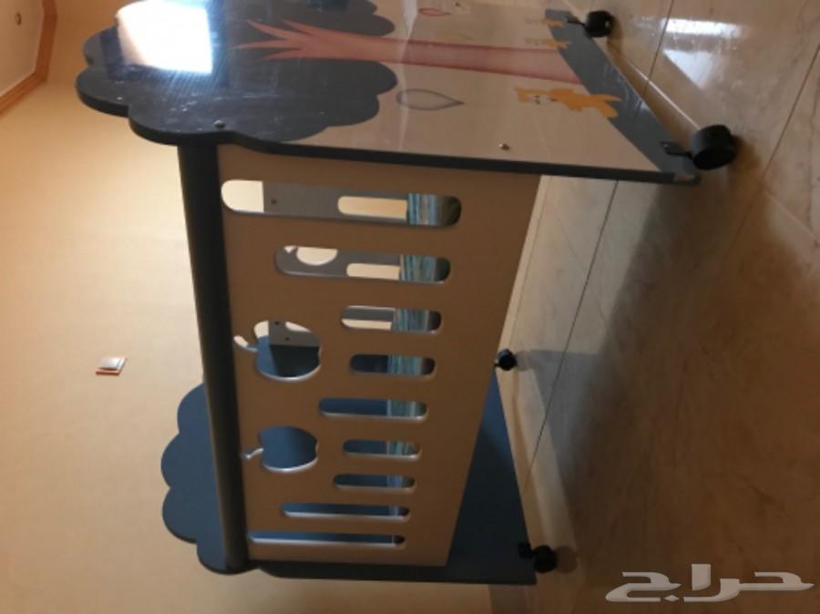 سرير أطفال شبه جديد