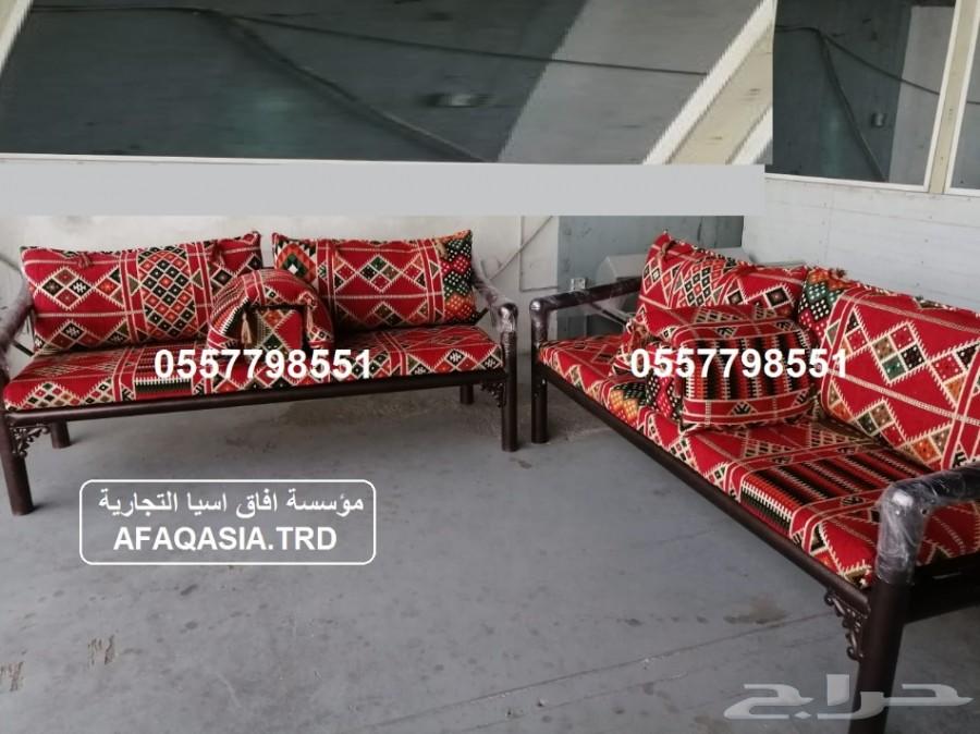 كراسي حديد