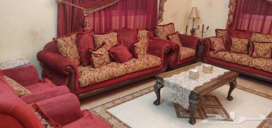 طقم كنب نظيف جدآ مع الملحقات