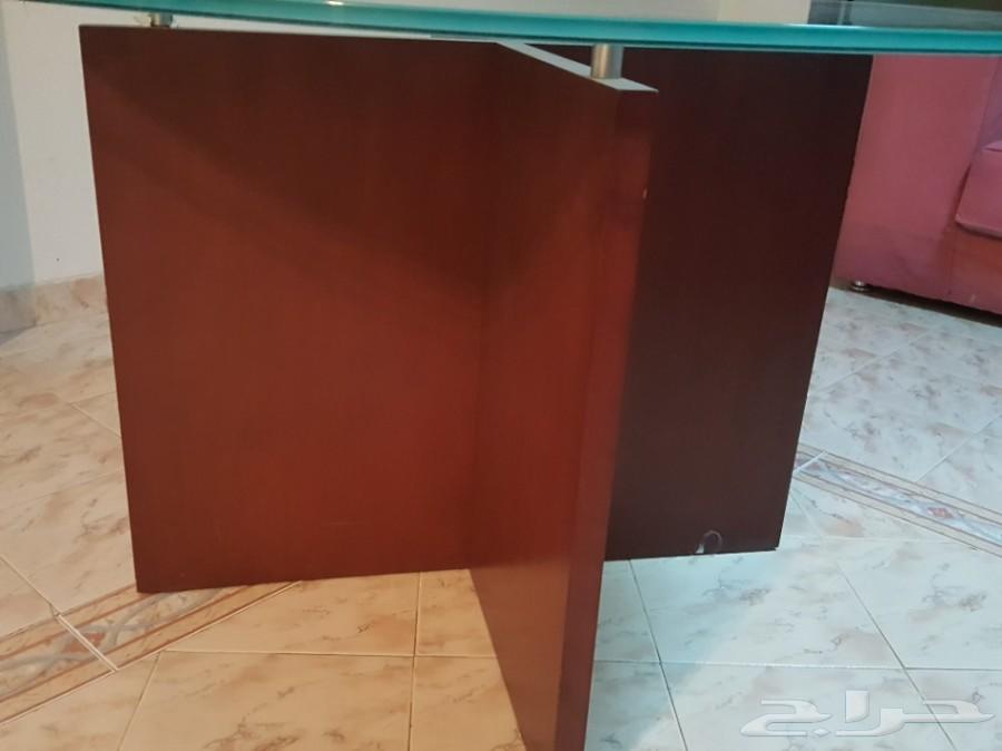 اثاث مكتبي نظيف و ممتاز