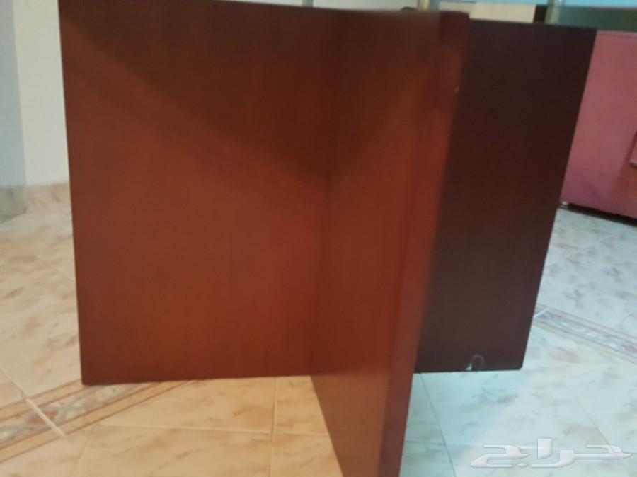 اثاث مكتبي نظيف و ممتاز
