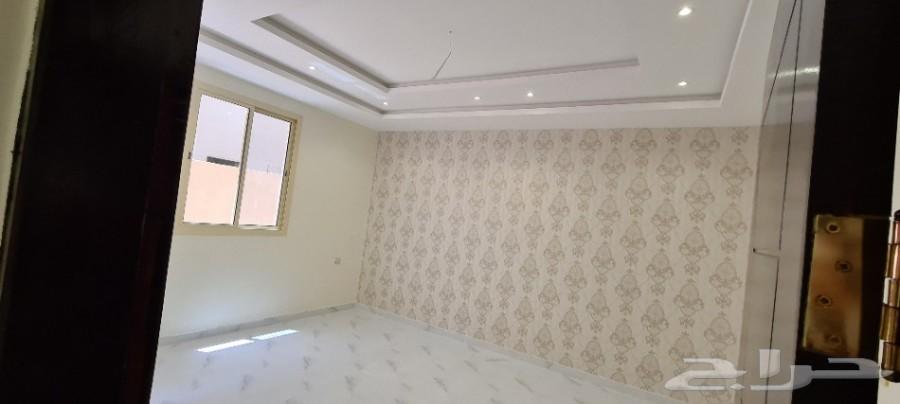 للبيع دور وملحق 550م وسام1 مؤسس 3أدوار بحوش