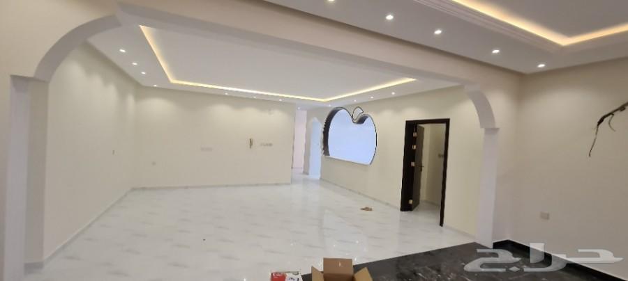 للبيع دور وملحق 550م وسام1 مؤسس 3أدوار بحوش