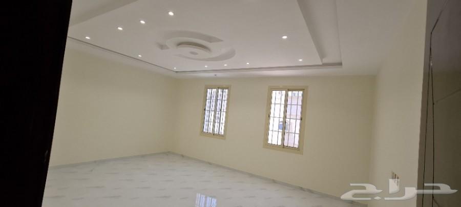 للبيع دور وملحق 550م وسام1 مؤسس 3أدوار بحوش