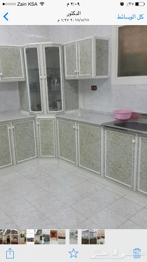 فلة للايجار تصلح مدرسه او مقر شركة بطريق الهد