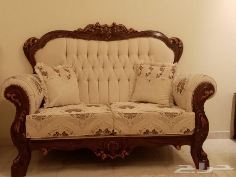 كنب تركي شبه جديد مع الزوليه والستارة