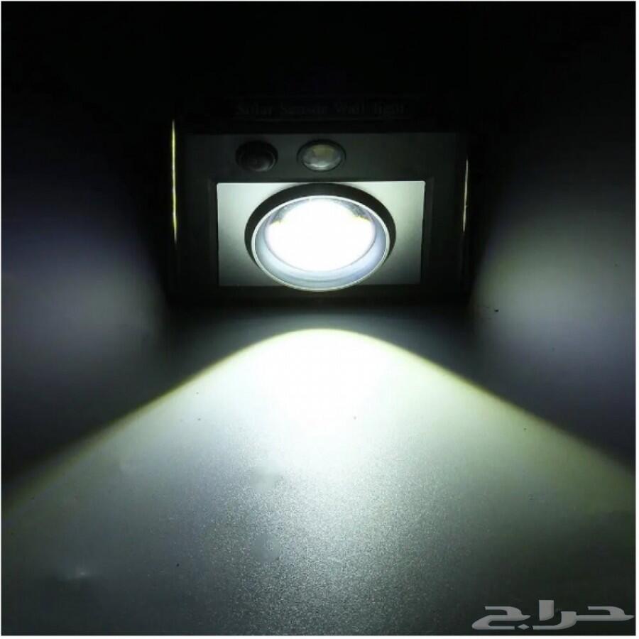 مصباح خارجي مستشعر للحركة بالطاقة الشمسية