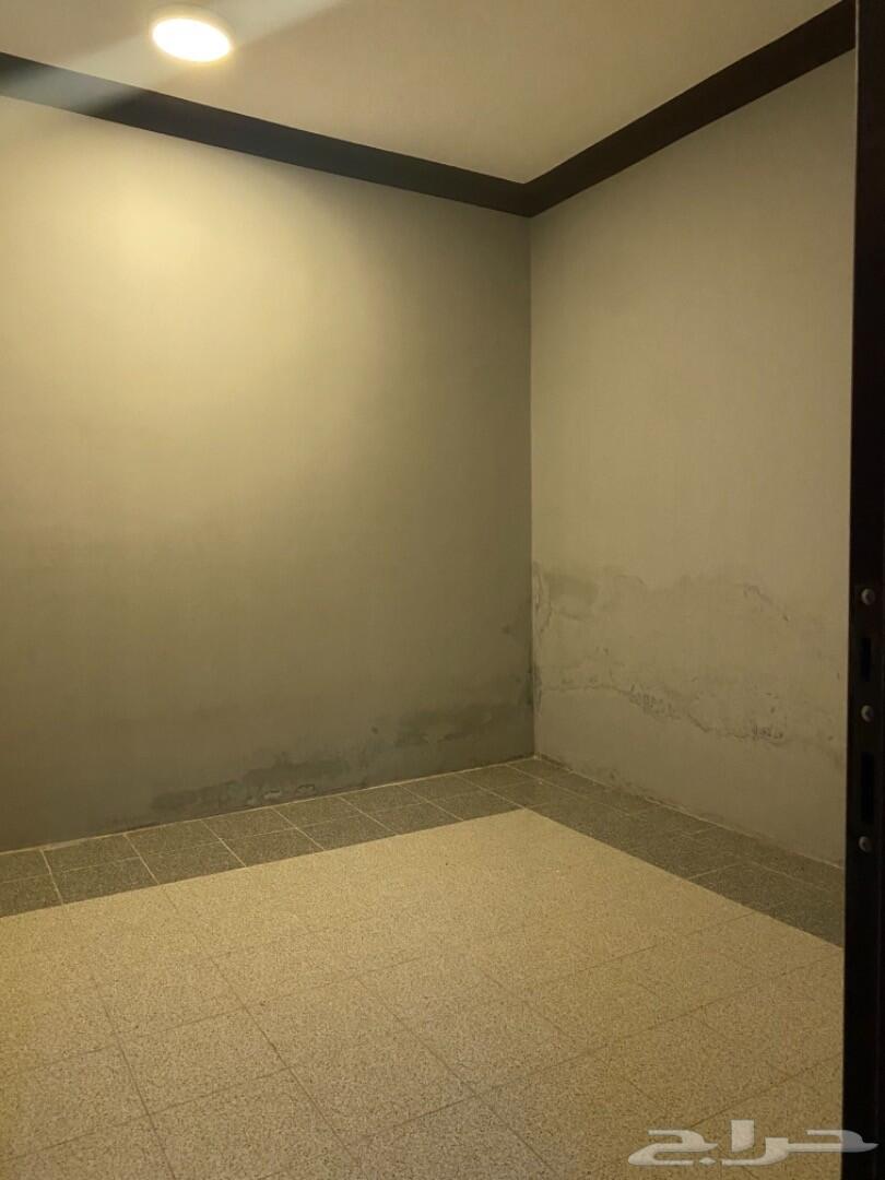 استراحه عزاب في نص الرياض للايجار شامل كل شي